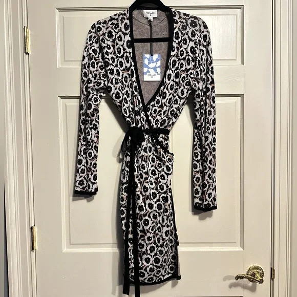 DVF x Target Leopard Mini Wrap Dress NWT Black Cream Long Sleeve - Picture 2 of 4